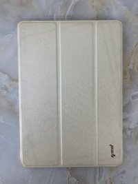 УЦЕНКА Чехол для iPad Air 9.7 / 2017 / 2018 Smart case кожаный c металлической задней крышкой (белый) 9158